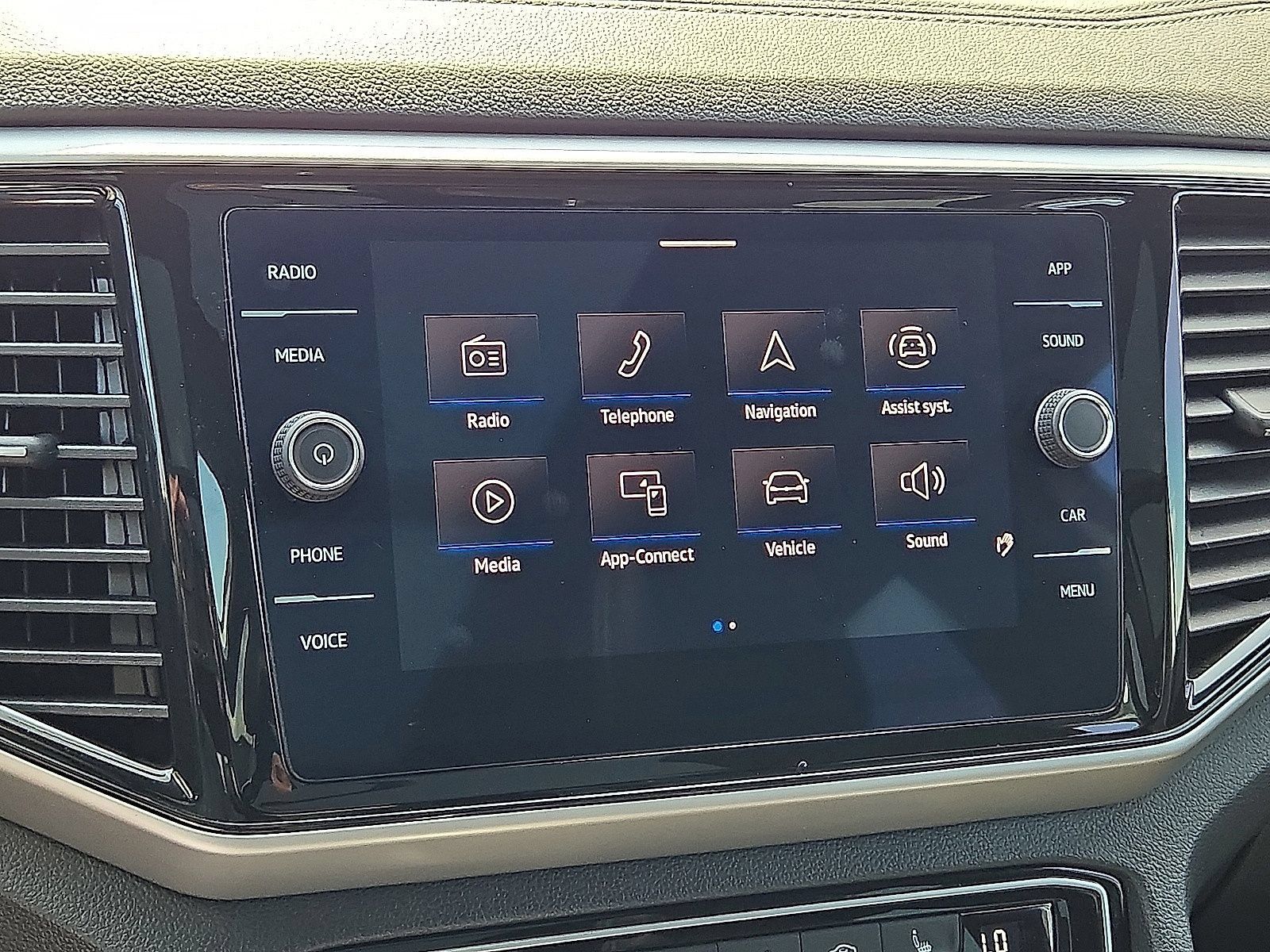Used 2023 Volkswagen Atlas Cross Sport SE w/ Panoramic Sunroof Package FWD image 27