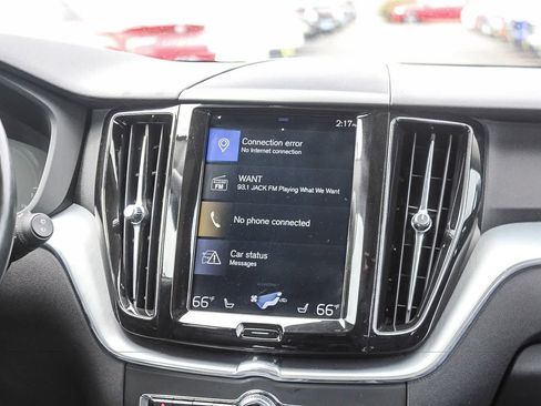 Used 2018 Volvo XC60 T8 Momentum AWD/4WD image 19