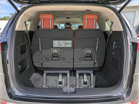 Used 2023 Kia Carnival SX FWD image 10