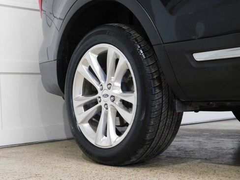 Used 2019 Ford Explorer XLT w/ XLT Desert Copper Package image 9