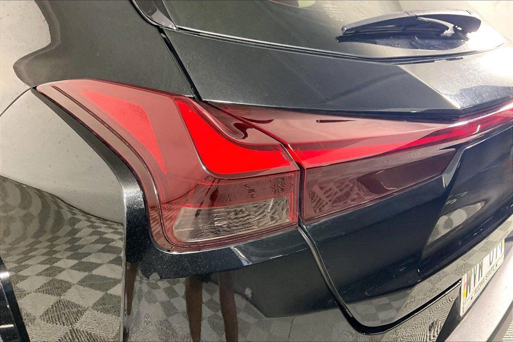 Used 2024 Lexus UX 250h FWD w/ Premium Package image 28