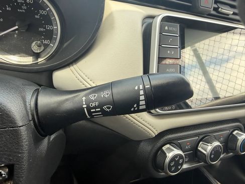 Used 2020 Nissan Versa SV FWD image 14