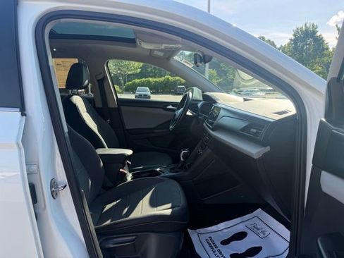 Certified 2023 Volkswagen Taos SE w/ Panoramic Sunroof Package FWD image 30