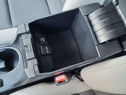 Used 2024 Toyota Corolla LE image 31