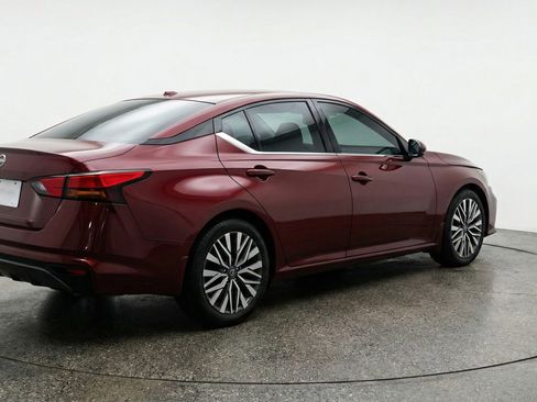 Used 2025 Nissan Altima 2.5 SV image 9