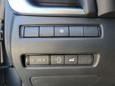 Certified 2025 Nissan Rogue SV FWD image 31