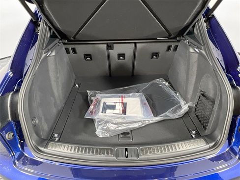 New 2026 Porsche Macan image 28