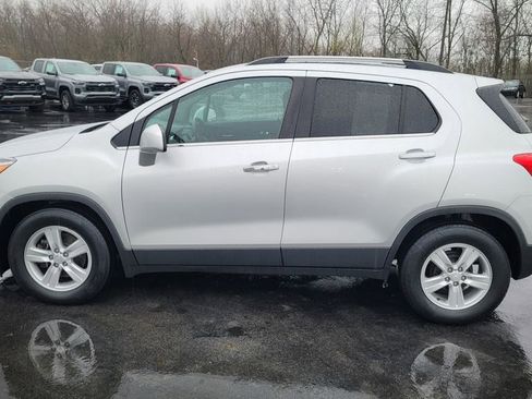 Used 2019 Chevrolet Trax LT w/ LT Convenience Package image 7