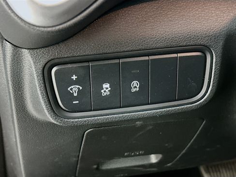 Used 2025 Kia Soul LX w/ LX Technology Package FWD image 17