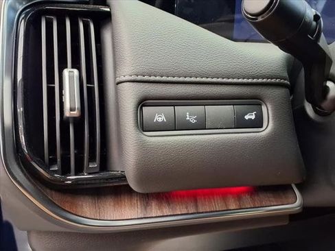 New 2025 Nissan Armada Platinum Reserve image 16