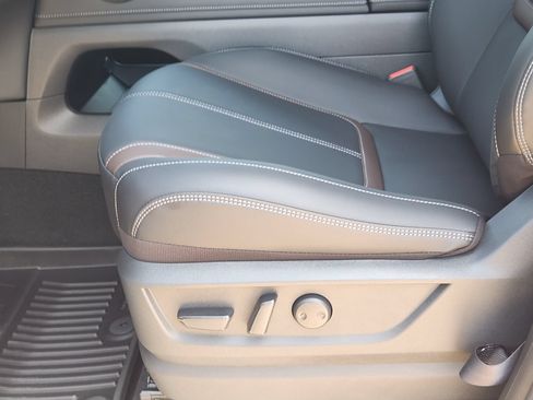 New 2026 Nissan Armada SL w/ Captain's Chari Seat Package RWD image 23