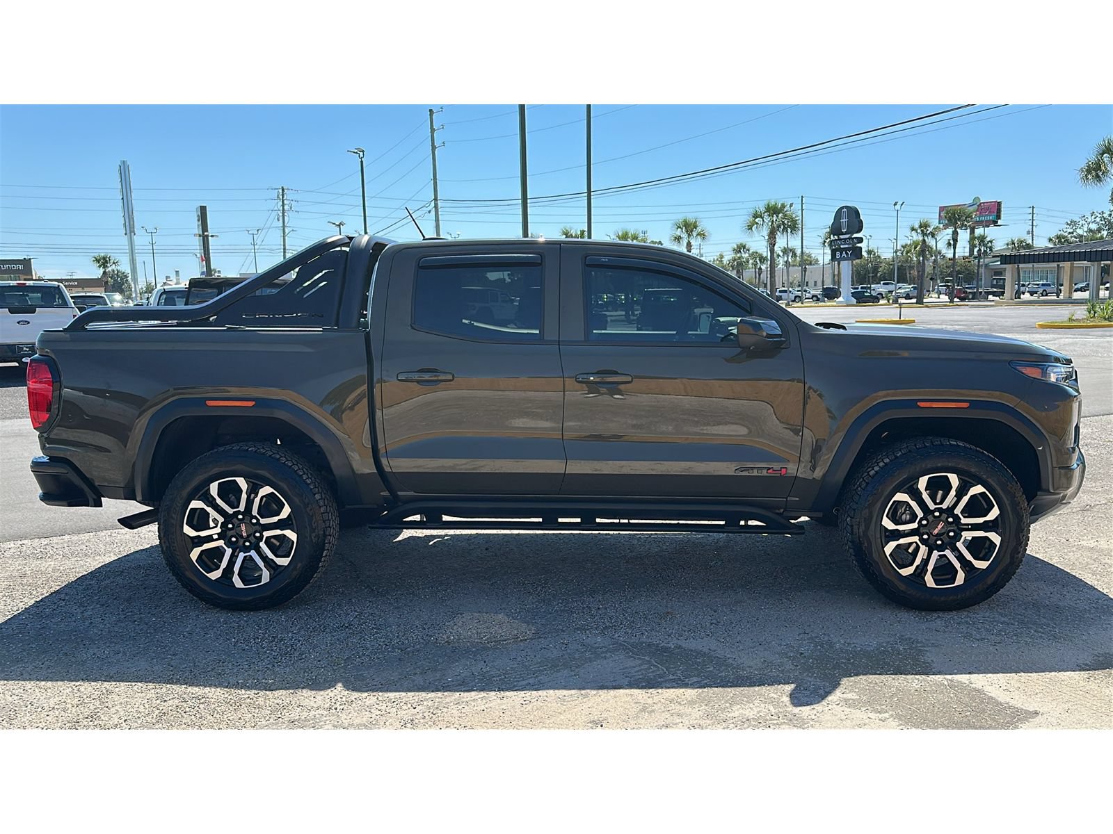 Used 2025 GMC Canyon AT4 w/ Nightfall Edition AWD/4WD image 7