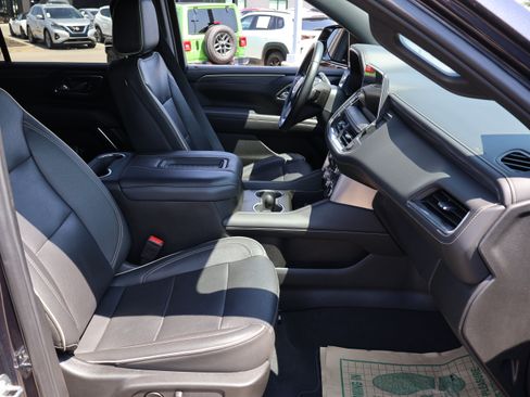 Used 2024 GMC Yukon SLT AWD/4WD image 8