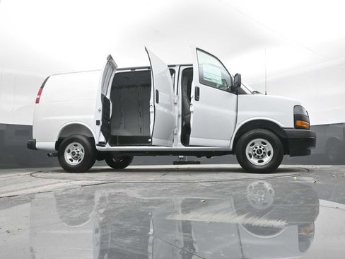 New 2025 GMC Savana 2500 w/ Driver Convenience Package image 39