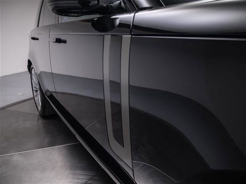 New 2026 Land Rover Range Rover SE image 13
