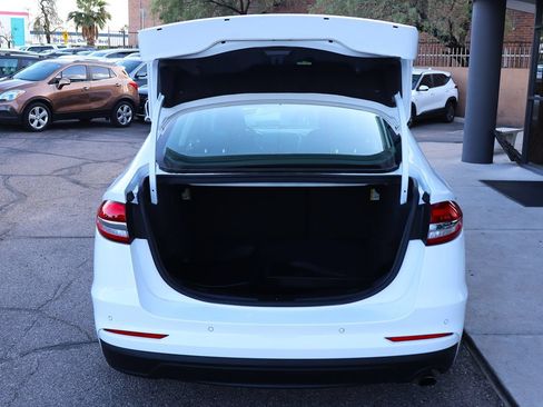 Used 2019 Ford Fusion SE FWD image 22