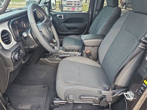 Used 2025 Jeep Wrangler Sport image 14