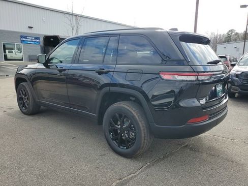 New 2025 Jeep Grand Cherokee Altitude image 4
