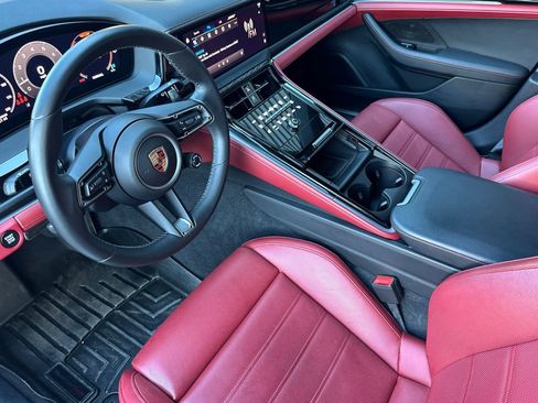 Used 2024 Porsche Panamera image 4