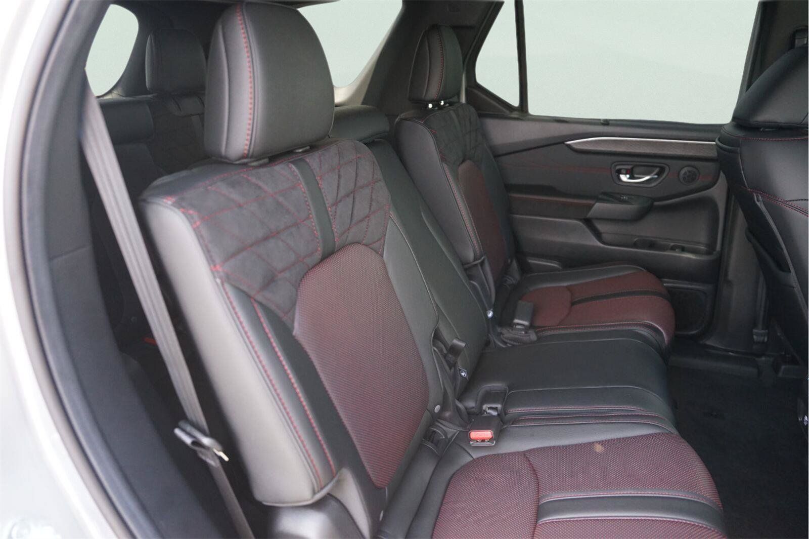 Used 2026 Honda Pilot Black Edition image 19