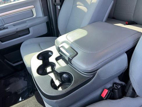 Used 2017 RAM 1500 Classic SLT AWD/4WD image 34