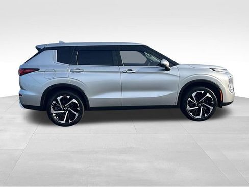 Used 2022 Mitsubishi Outlander SE image 8