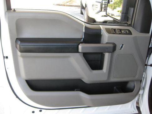 Used 2016 Ford F150 XLT RWD image 12