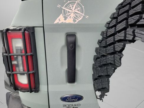 Used 2023 Ford Bronco Wildtrak image 12