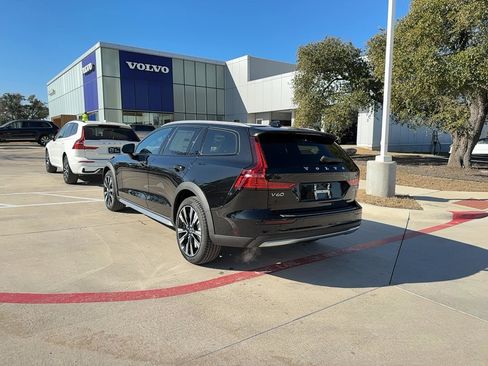 New 2026 Volvo V60 B5 Cross Country Ultra w/ Protection Package Premier image 4