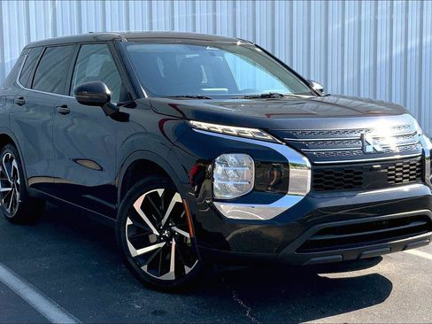 Used 2022 Mitsubishi Outlander ES AWD/4WD image 2
