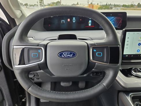 Used 2025 Ford Expedition Active image 15