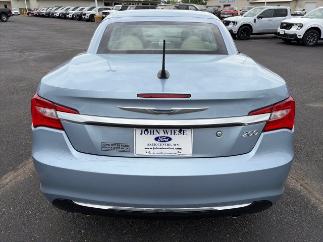 Used 2013 Chrysler 200 Limited FWD image 4