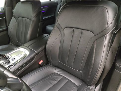 Used 2022 BMW 740i w/ M Sport Package image 31