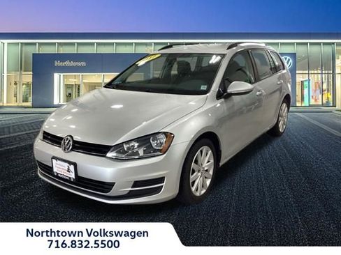 Used 2017 Volkswagen Golf S FWD image 1