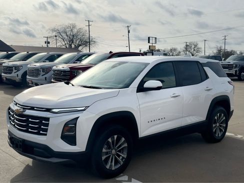 Used 2026 Chevrolet Equinox LT w/ Convenience Package II image 2