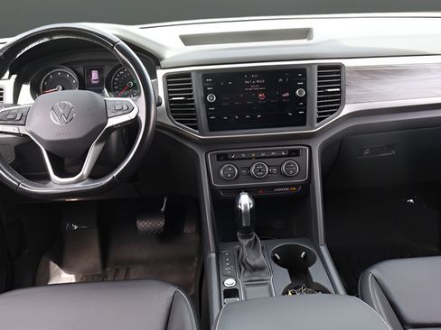 Used 2020 Volkswagen Atlas Cross Sport SE FWD image 16