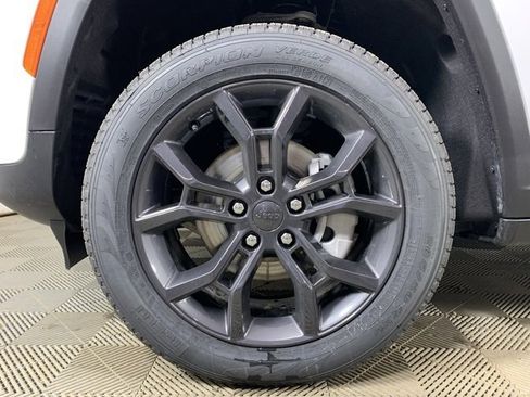 New 2025 Jeep Grand Cherokee Limited image 8