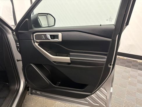 Used 2024 Ford Explorer XLT RWD image 15