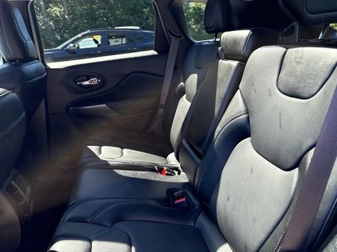 Used 2022 Jeep Cherokee Latitude Lux w/ Sun & Sound Group AWD/4WD image 21