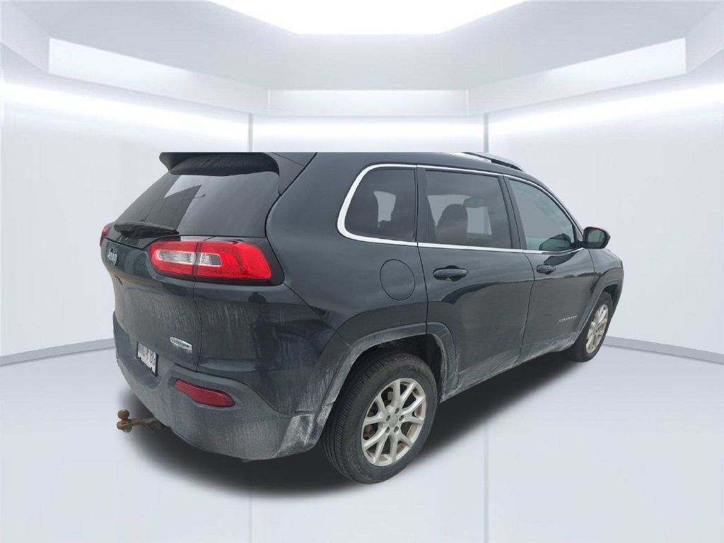 Used 2018 Jeep Cherokee Latitude Plus w/ Comfort/Convenience Group FWD image 4