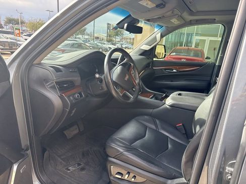 Used 2019 Cadillac Escalade Premium Luxury image 24