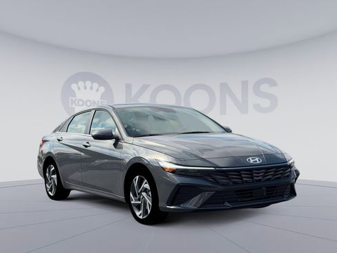 New 2026 Hyundai Elantra Limited FWD image 14