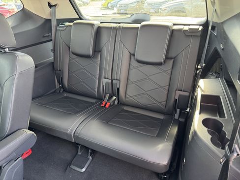 Certified 2025 Volkswagen Atlas SE image 35