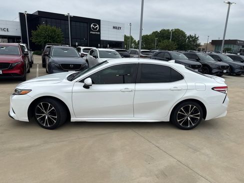 Used 2020 Toyota Camry SE FWD image 7