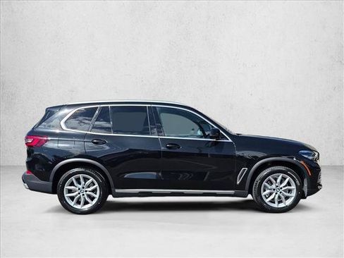 Certified 2022 BMW X5 xDrive40i w/ Premium Package AWD/4WD image 4