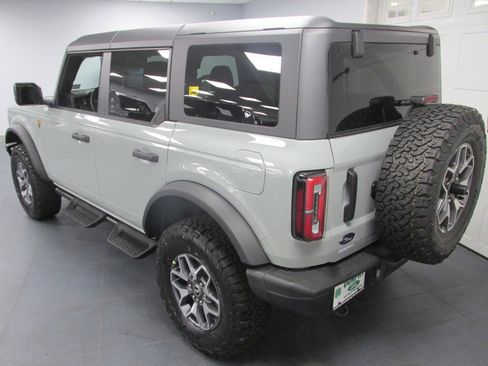 New 2024 Ford Bronco Badlands image 5