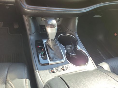 Used 2015 Toyota Highlander Limited Platinum AWD/4WD image 10