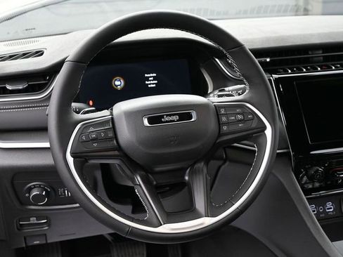 New 2025 Jeep Grand Cherokee 4WD image 28