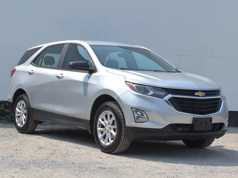Used 2020 Chevrolet Equinox LS AWD/4WD image 1