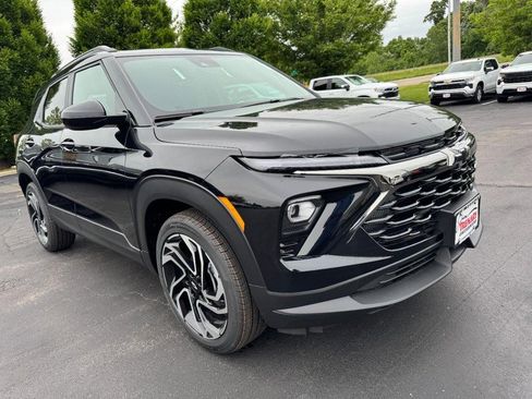 New 2026 Chevrolet TrailBlazer RS w/ Driver Confidence Package FWD image 2